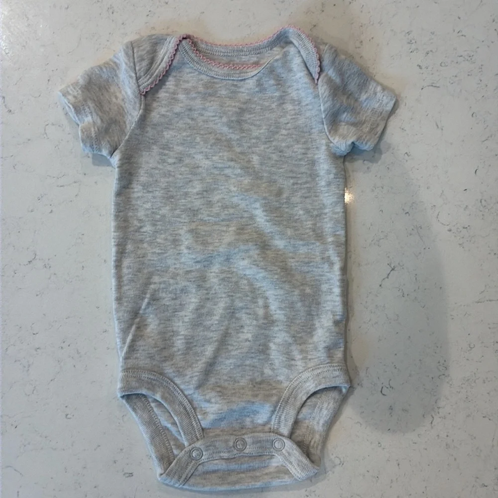 Just One You 4-pack of Onesies with Matching 2-pack of footie pants. Size 3M
